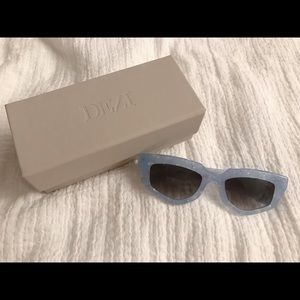 DEZI on read - blue quartz